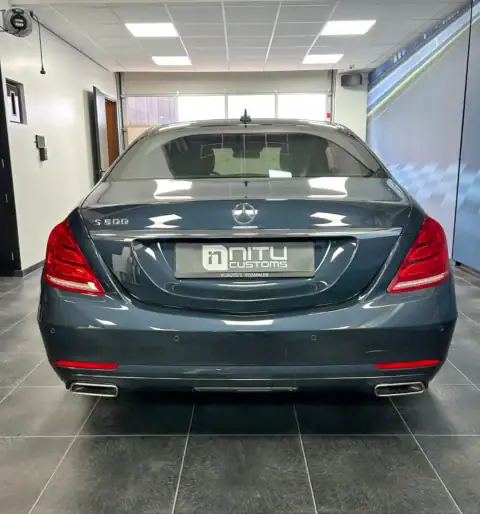 ontchromen lijsten mercedes achter voor