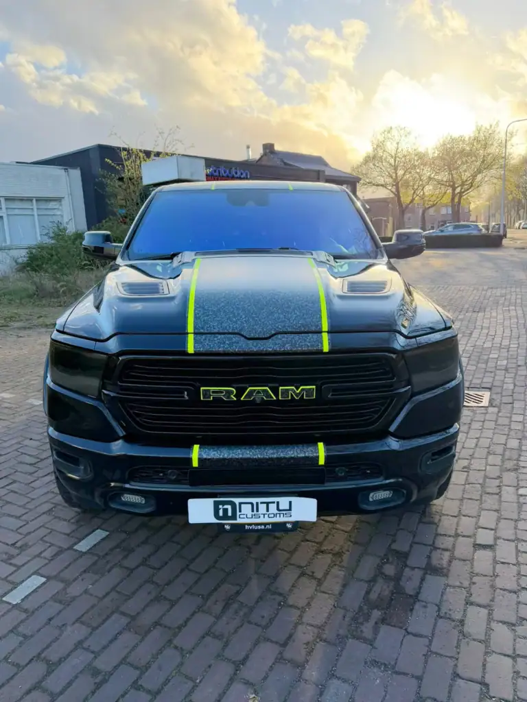RAM 1500 Ramen blinderen en striping aanbrengen Tilburg